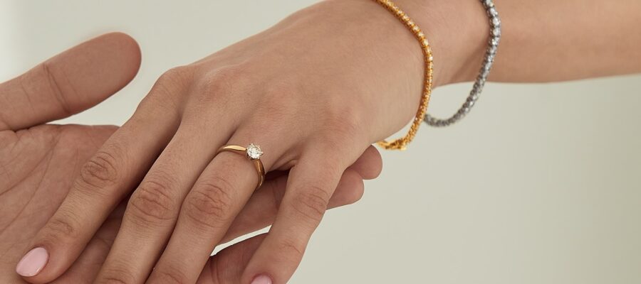 the colors of gold in jewelry