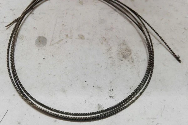 Twisted 18k gold wire to make men's necklaces