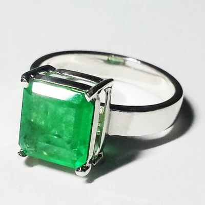 silver ring with emerald