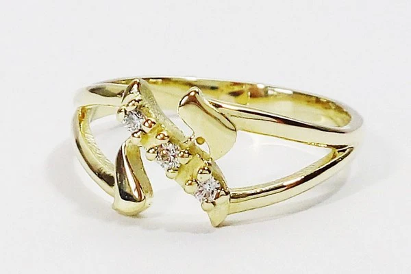 Ring with letter of the Hebrew alphabet in gold