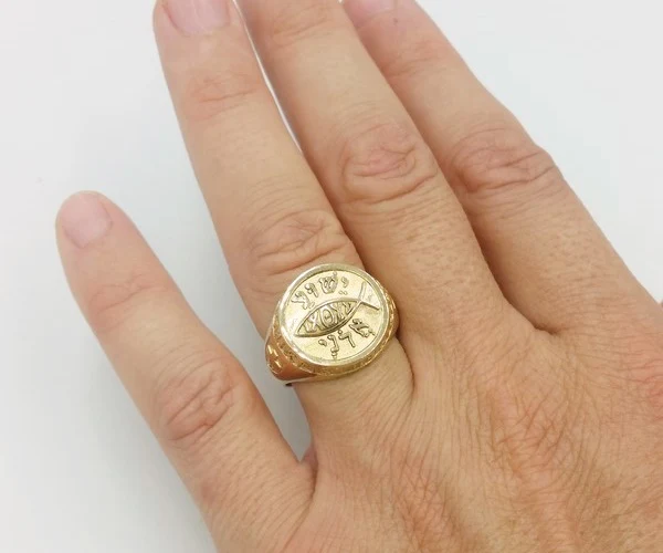 Personalized Jewish ring in solid gold