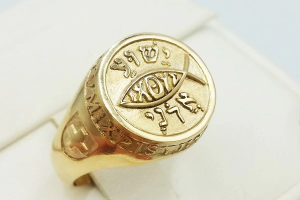 Jewish ring in solid gold