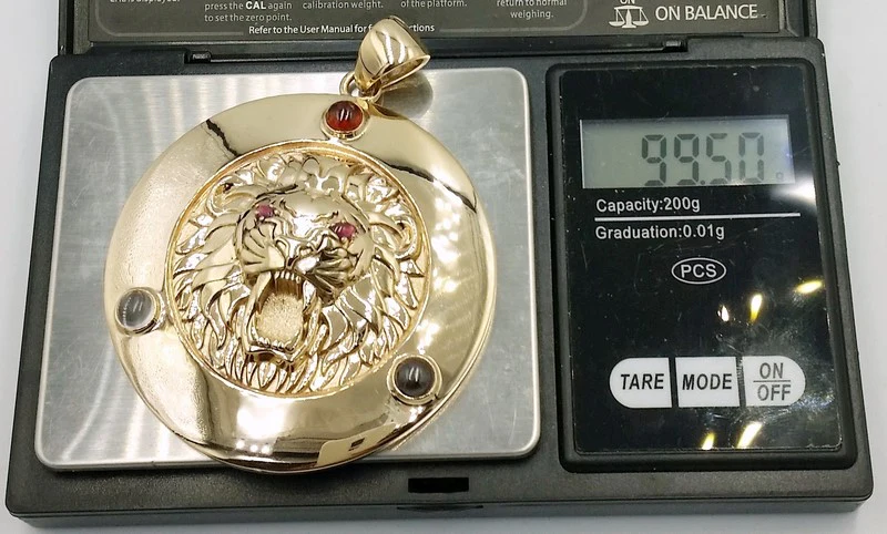 solid gold lion pendant weight