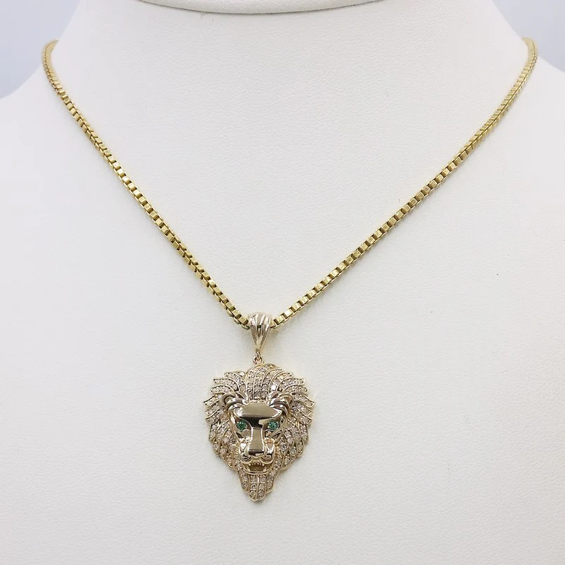 necklace with lion in gold and diamonds