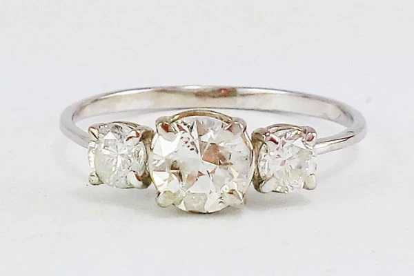 diamond trilogy for engagement ring in white gold