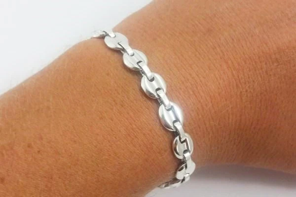 Chain bracelet with coffee beans