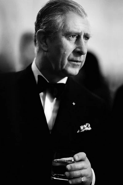 wear the knight of England on the little finger