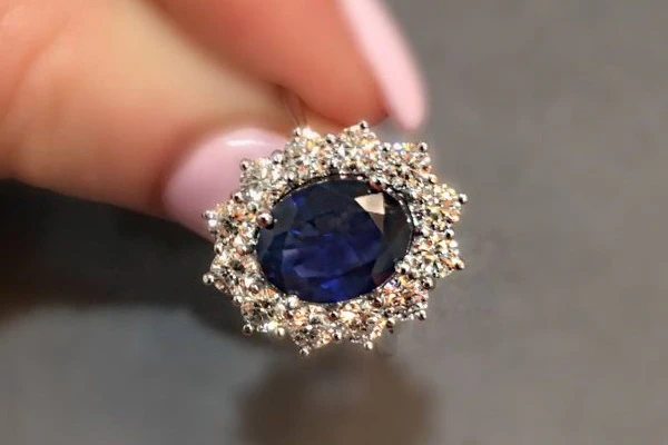 Kate Middelton engagement ring priced at £300,000
